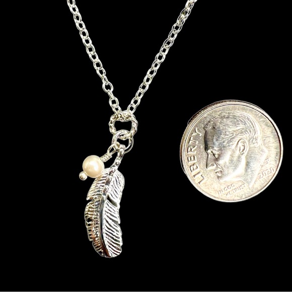 Jewelry - NEW HANDMADE 925 STERLING SILVER FEATHER NECKLACE WITH ADDED PEARL DANGLE